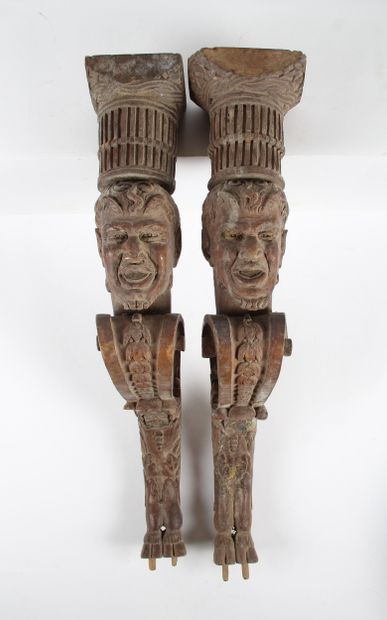 FURNISHING ELEMENTS
Two console jambs carved...