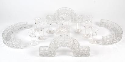 ATTRIBUÉ À BACCARAT
Centre de table en cristal...