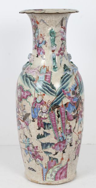 CHINE, fin du XIXe siècle
Lot de deux vases,...