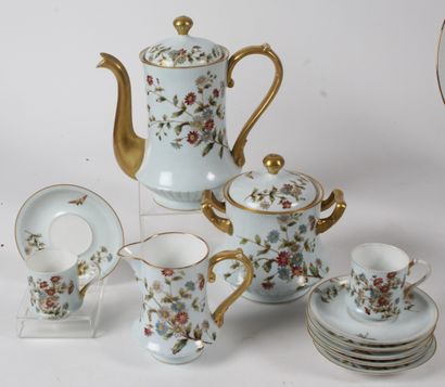 LOT DE PORCELAINE, comprenant : 
- 3 sujets...