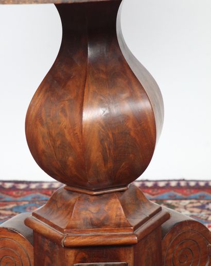RESTAURATION ERA mahogany and mahogany veneer...