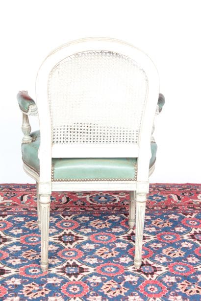 FAUTEUIL DE STYLE LOUIS XVI 
en bois laqué...