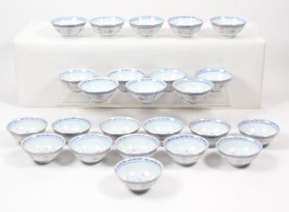 Chine - Service de 24 bols, diamètre: 12...
