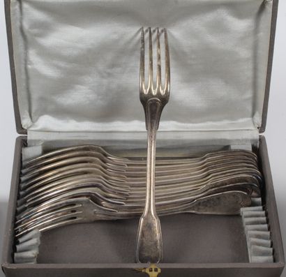 LOT DE COUVERTS en métal, modèle filet de...