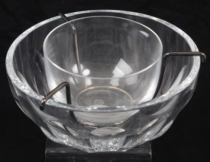 BACCARAT.
Bole à caviar. H. 8 x Diam. 18...