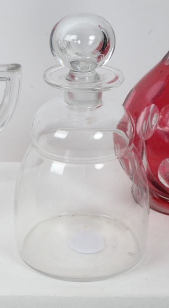LOT DE VERRERIES, comprenant : 
- 4 carafes...