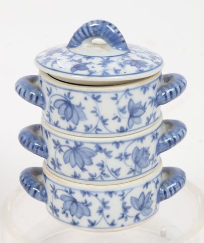 CHINE XXe siècle.
Lot de quatre porcelaines...