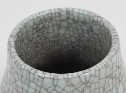 CHINE, XXe siècle
Vase piriforme de type...