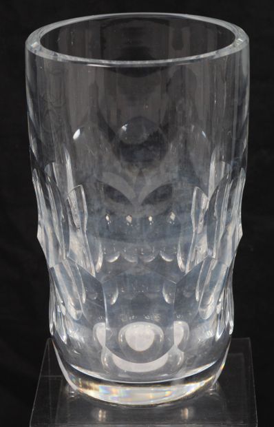 LOT DE VERRERIES comprenant : 
-	Une carafe
-	Un...