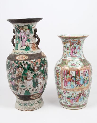 CHINE, FIN XIXe SIÈCLE
Deux vases, l’un en...