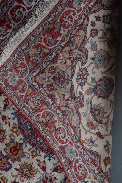 ISPAHAN RUG (Iran, mid-20th century)
Ivory...