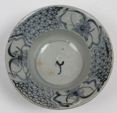 CHINE ET VIETNAM, XIXe siècle
Deux porcelaines...