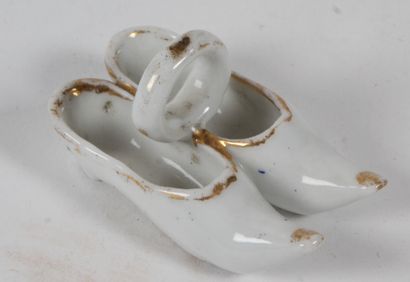 LOT DE PORCELAINE, comprenant : 
- 3 sujets...