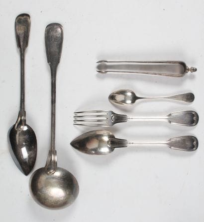 PARTIE DE MÉNAGÈRE en métal argenté, modèle...