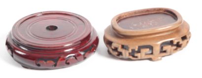 CHINE: 
Lot de 11 socles en bois.