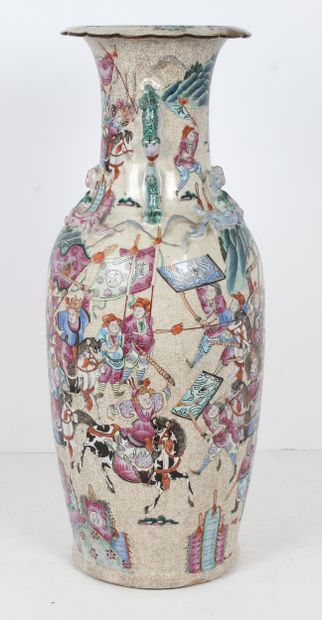 CHINE, fin du XIXe siècle
Lot de deux vases,...