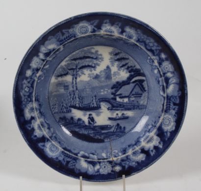 LOT DE PORCELAINE, comprenant : 
- 3 sujets...