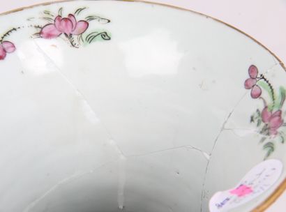 CHINE, FIN XIXe SIÈCLE
Deux vases, l’un en...