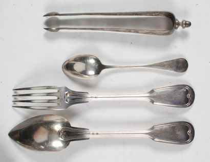 PARTIE DE MÉNAGÈRE en métal argenté, modèle...