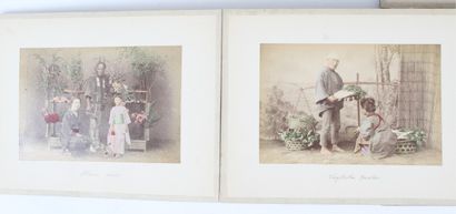 JAPON, album de 42 cartes postales, en noir...