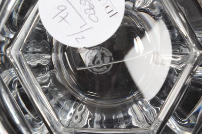 BACCARAT.
Bole à caviar. H. 8 x Diam. 18...