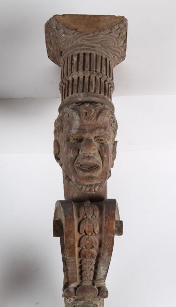 FURNISHING ELEMENTS
Two console jambs carved...