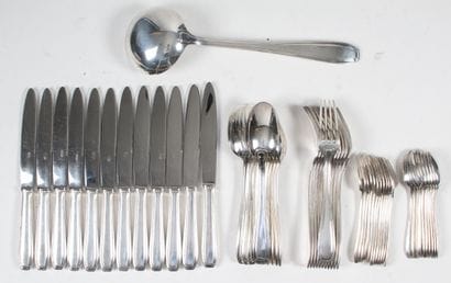 PARTIE DE MÉNAGÈRE en métal, vers 1930-1950,...