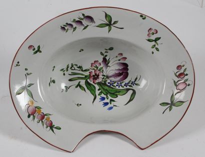 LOT DE PORCELAINE, comprenant : 
- 3 sujets...