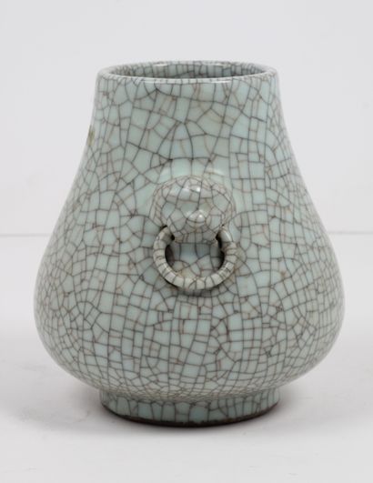 CHINE, XXe siècle
Vase piriforme de type...