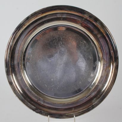 LOT DE METAL ARGENTE comprenant : 
- un plat...