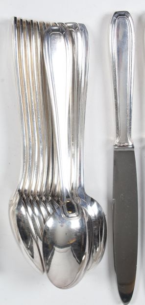 PARTIE DE MÉNAGÈRE en métal, vers 1930-1950,...