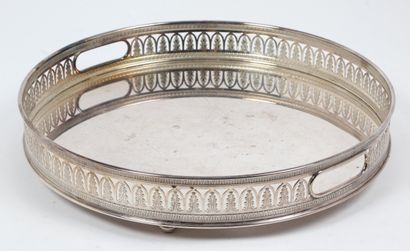 LOT DE MÉTAL, comprenant :
Une terrine avec...