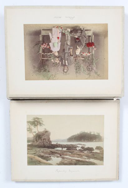 JAPON, album de 42 cartes postales, en noir...