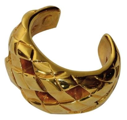 CHANEL
Bracelet manchette en métal doré