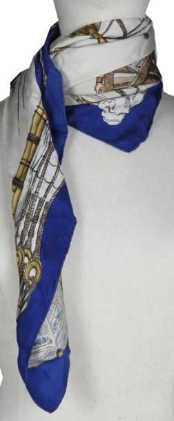 HERMES
Foulard en soie modèle 