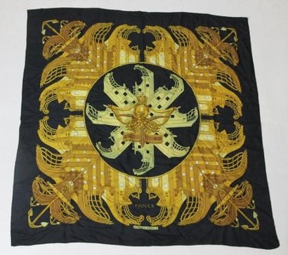 HERMES
Foulard en soie modèle 