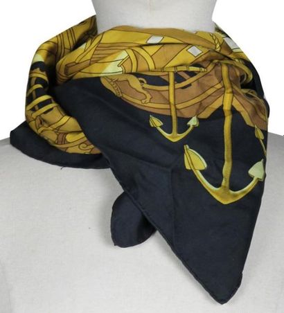 HERMES
Foulard en soie modèle 