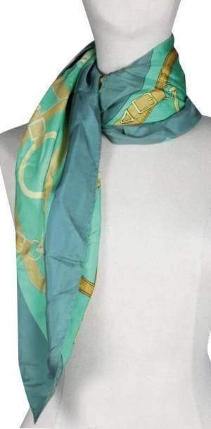 HERMES
Foulard en soie modèle 