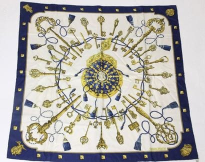 HERMES
Foulard en soie modèle 