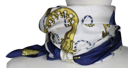 HERMES
Foulard en soie modèle 