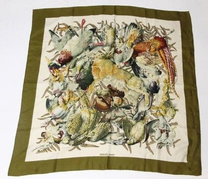 HERMES
Foulard en soie modèle 