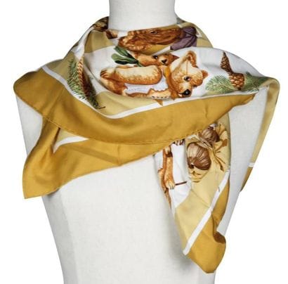 HERMES
Foulard en soie 