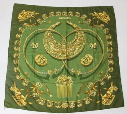 HERMES
Foulard en soie modèle 
