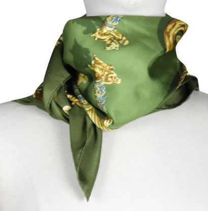 HERMES
Foulard en soie modèle 