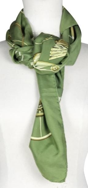 HERMES
Foulard en soie modèle 