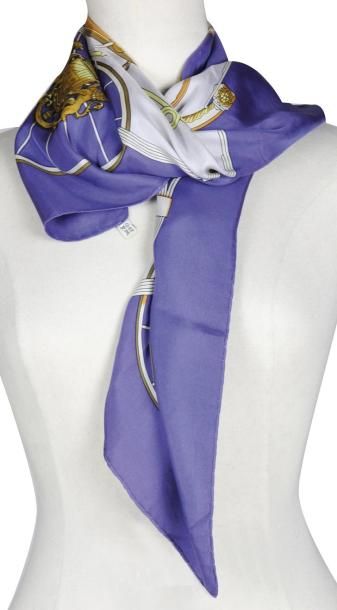 HERMES
Foulard en soie modèle 