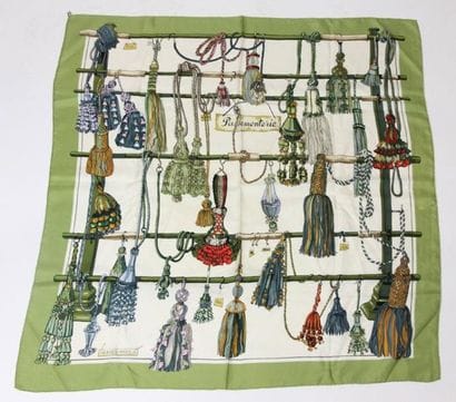 HERMES
Foulard en soie modèle 