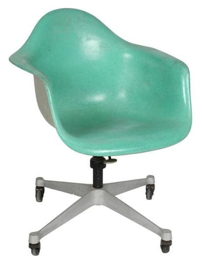 Charles et Ray EAMES (XXe) pour Herman Miller
Fauteuil...