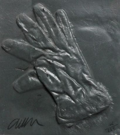 ARMAN (1928-2005)
Le gant Sculpture en technique...