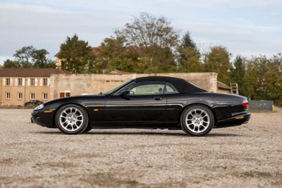 1998 JAGUAR XK8 Convertible
1998 Jaguar XK8...